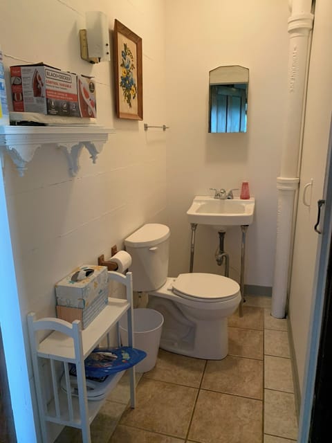 1st floor 1/2 bathroom