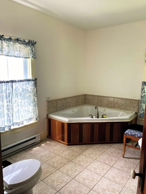 2nd floor full bathroom