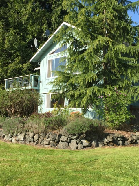 The Morning side of the house to enjoy coffee or breakfast inside or out.  