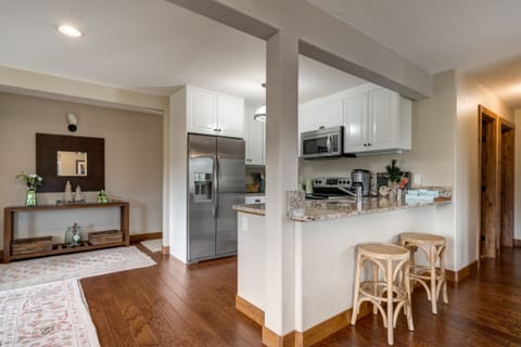 kitchen (downstairs)