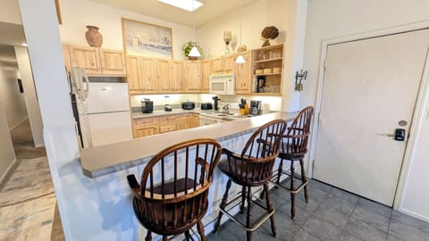 Beaver Creek West Condo #9 kitchen with breakfast bar