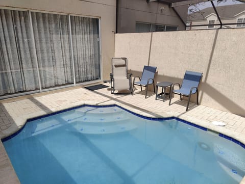 Private saltwater splash pool 