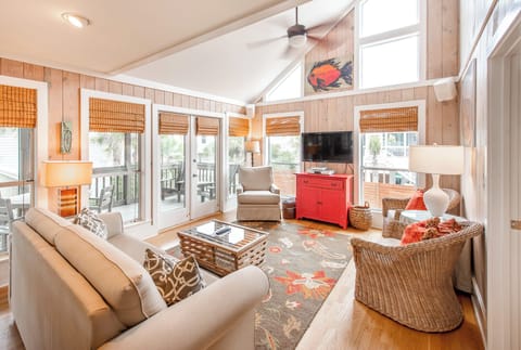 Family room w/ Queen Sofa Sleeper