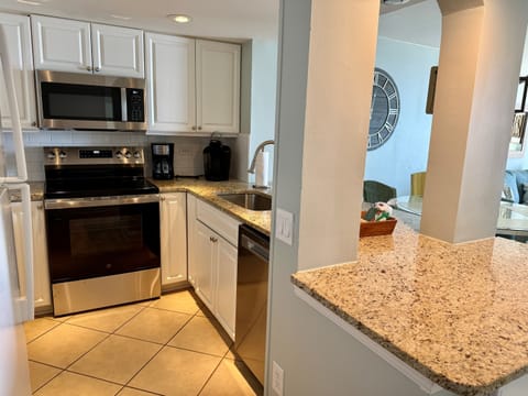 Great Kitchen with Expanded Countertop/Bar