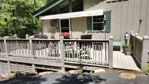 Drive up to back door . . . two steps