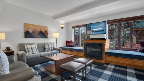 Family Room with Pull Out Sofa Queen Bed and Flanked Twin Window Beds, Sleeps 4.