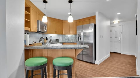 Breakfast Bar Seating.