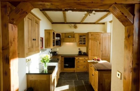 Oak Kitchen fully equiped