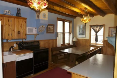 Kitchen & Dining Area