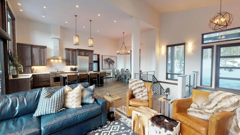 MVC Speaking Eagle, Living, 2