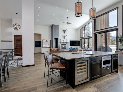 MVC Speaking Eagle, Kitchen 1