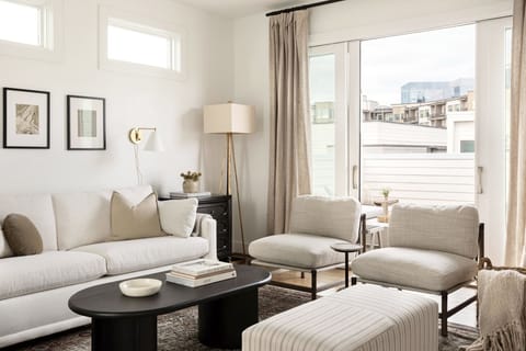 third floor bonus room with adjacent rooftop deck, downtown views!