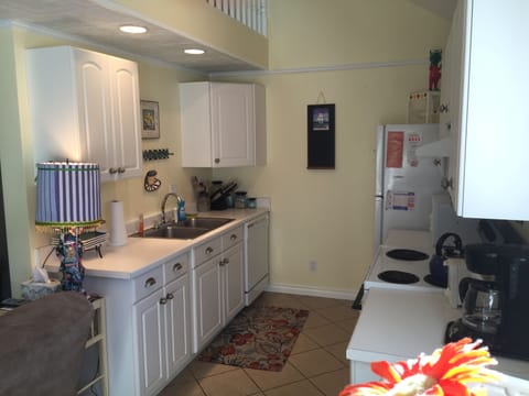 Kitchen sink & Dishwasher