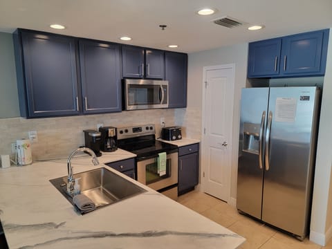 Beautiful newly updated kitchen!