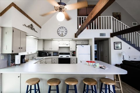 Kitchen/Dinning area: Sets 10, fully equipped kitchen, we also provide your first 2 rolls of paper towels, 6 trash bags, dish sponge, 10 dishwashing pods and liquid dish soap