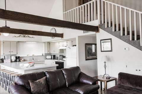 Dinning area/Living room: Sets 10, Pull out queen sleeper sofa.