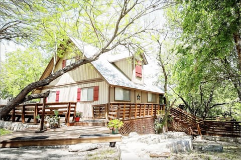 Welcome to Casa Rio River House, sleeps 10, pet friendly and right on the Frio River