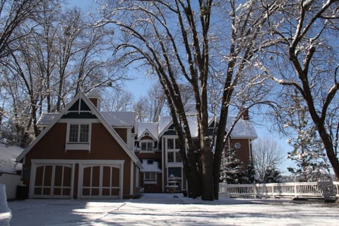 Beautiful Chateau in Lake Arrowhead 