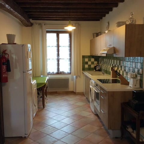 Cuisine bien équipée - fully equiped kitchen