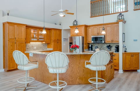Bar with 3 stools for extra meal seating and morning coffee.