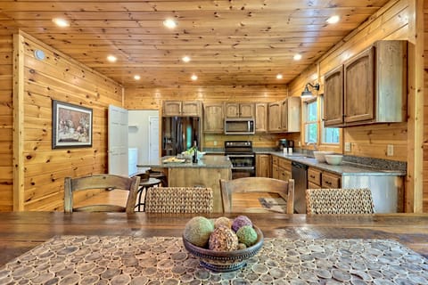 Easy seating for 12 people!