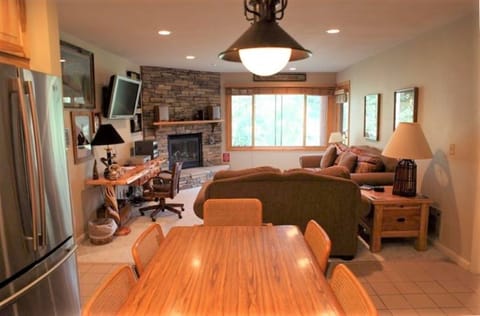 Spacious Living Room, Cozy Fireplace, Large Screen HDTV and Spectacular Views!