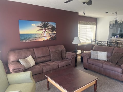 Direct Oceanfront Balcony and View on Beach with Oceanfront Pool