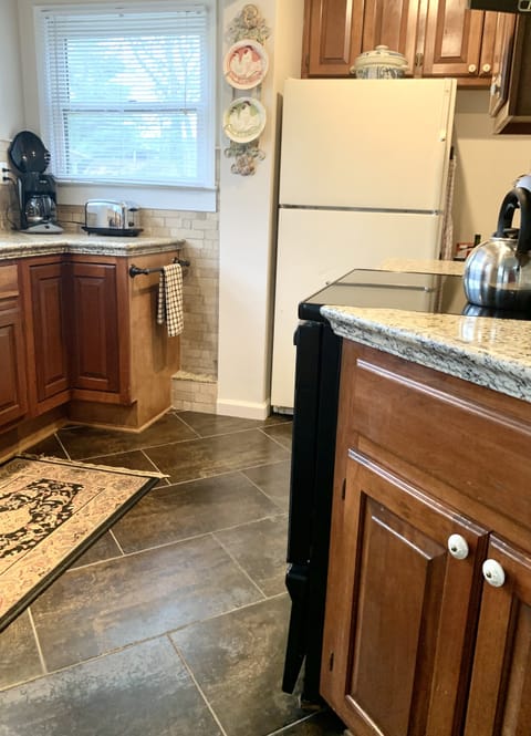 There is a Keurig, Mr. Coffee, and a French press. Coffee shops are also close. 