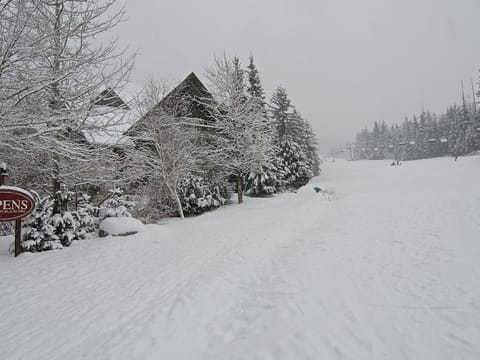 Piste entrance to the Aspens