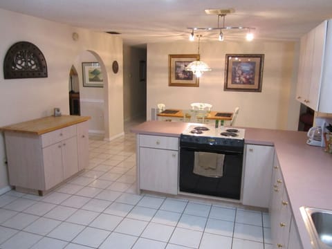Large Kitchen with a movable island...