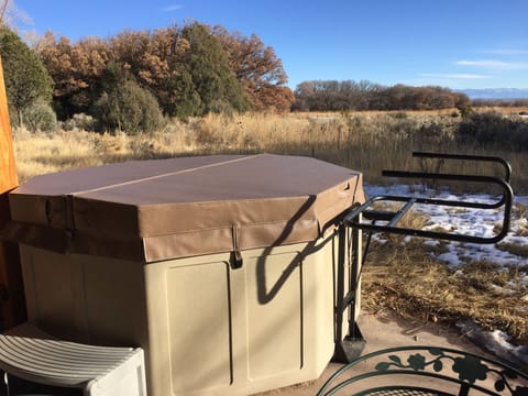 Hot tub on front portal of house for stargazing and relaxation