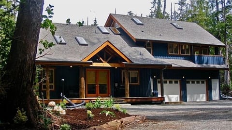 Photo from the driveway entrance showing parking area.