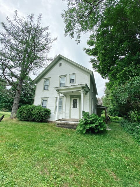 Front of house facing South Hill Rd.