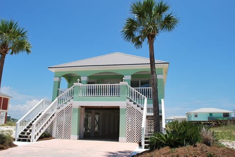 Front of Home
Large covered porch front and back.
