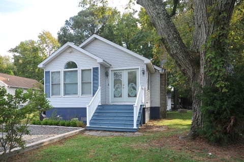 Cottage In Town
