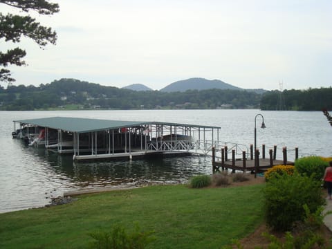 LUXURIOUS 3 BR TOWNHOUSE ON LAKE CHATUGUE W/COVERED BOAT DOCK