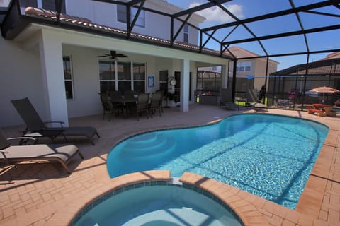 Pool, Hot tub, Patio Dining