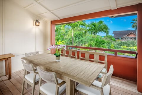 Outdoor dining on the upstairs lanai.