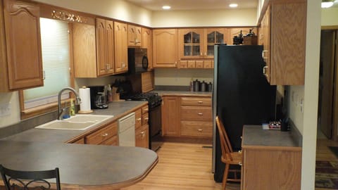 Modern kitchen with everything you need!!