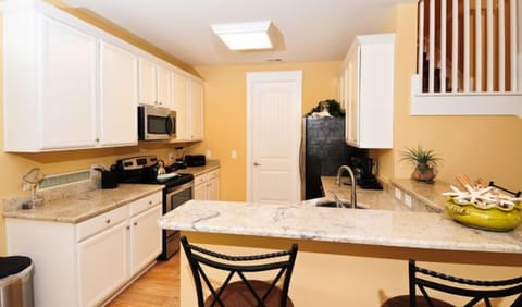 Fully Equipped Kitchen complete with wrap around granite bar for entertaining