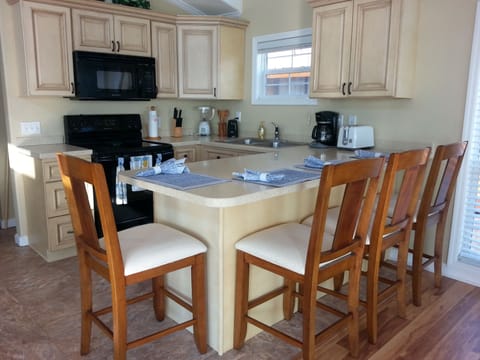 Convenient dining for 4 when eating inside