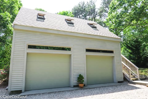 Loft Studio located above Post & Beam Garage, Separate Entrance