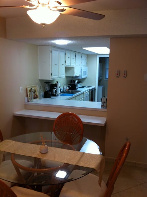 Open layout kitchen to dining room for entertaining