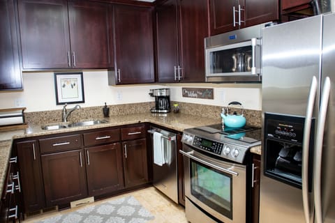 Full kitchen with everything you will need from blender to tofu press!