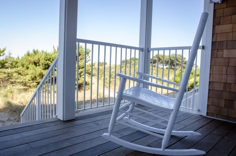 Can't you just feel the cool ocean breeze... a perfect spot to watch the kids. 