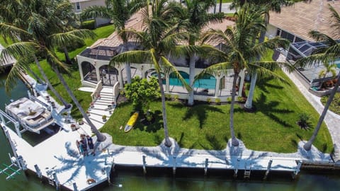 Aerial view of the dock, lawn  and canal. you can do a 360° turn. 3 way view 