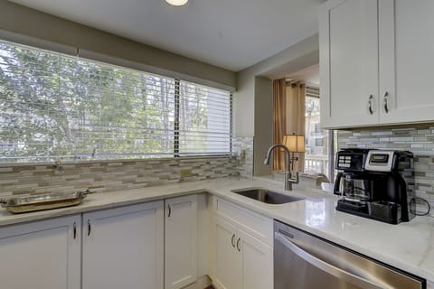 Kitchen - Get your morning coffee!