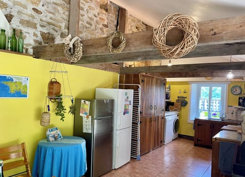 kitchen with dishwasher, washer, 2 refrigerators, gas-hob stove + electric oven