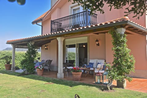 Beautiful house with large private garden completely fenced next to the beach