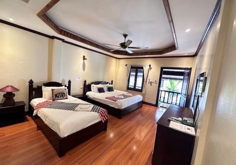Deluxe Triple Room | Minibar, desk, free WiFi